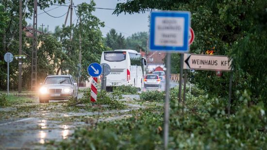 Változást hoz hétvégére az érkező hidegfront, felhőszakadás miatt is adtak ki citromsárga figyelmeztetést + videó