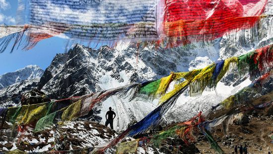 Halálzónán át vezet az út a Mount Everestre