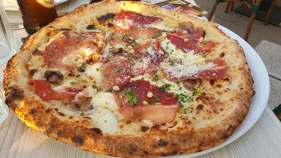 Kistarcsai gasztrokalandozás a Nosztalgia étteremtől a Bazsalikom pizzérián keresztül az Anda cukrászdáig
