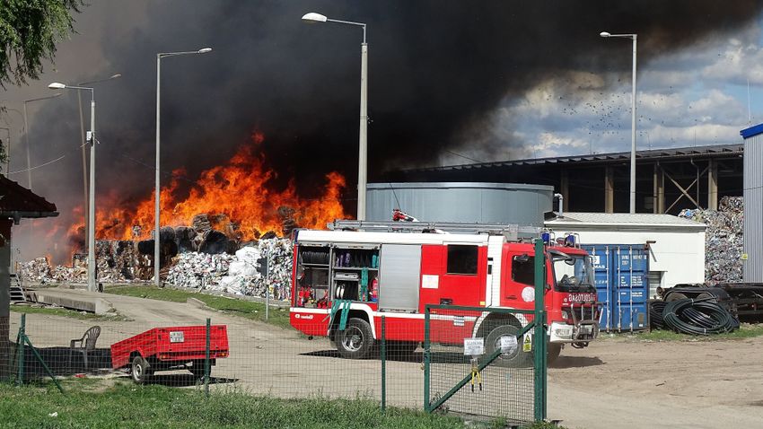 Kommun&aacute;lis hullad&eacute;k &eacute;g egy Veszpr&eacute;m v&aacute;rmegyei hullad&eacute;kkezelőben