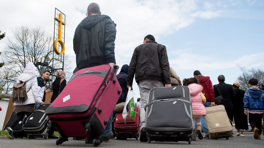 megszüntetnék a szabad átjárást a határon