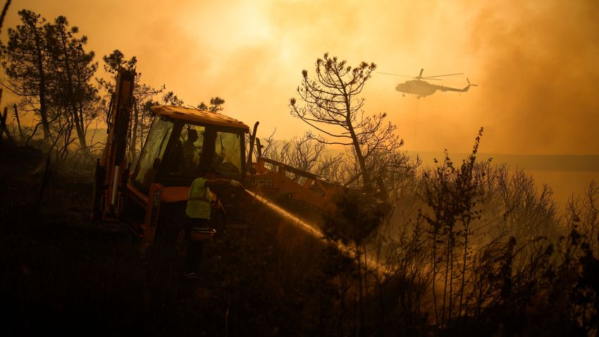 Óriási tűzvészt okozott egy ittas járművezető Híosz szigetén