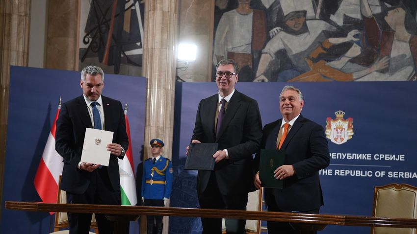 Bécsben tárgyal Orbán Viktor az illegális migráció elleni fellépésről Bécsben tárgyal Orbán Viktor az illegális migráció elleni fellépésről