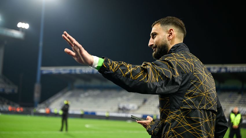 PSG Goalkeeper Gianluigi Donnarumma and Partner Attacked and Robbed in Paris Home, Suffering Significant Financial Loss