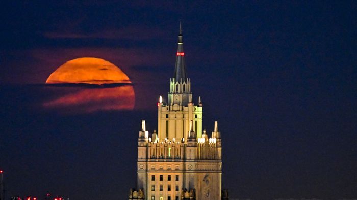 Full Moon in Moscow