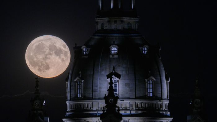 Full moon over Dresden