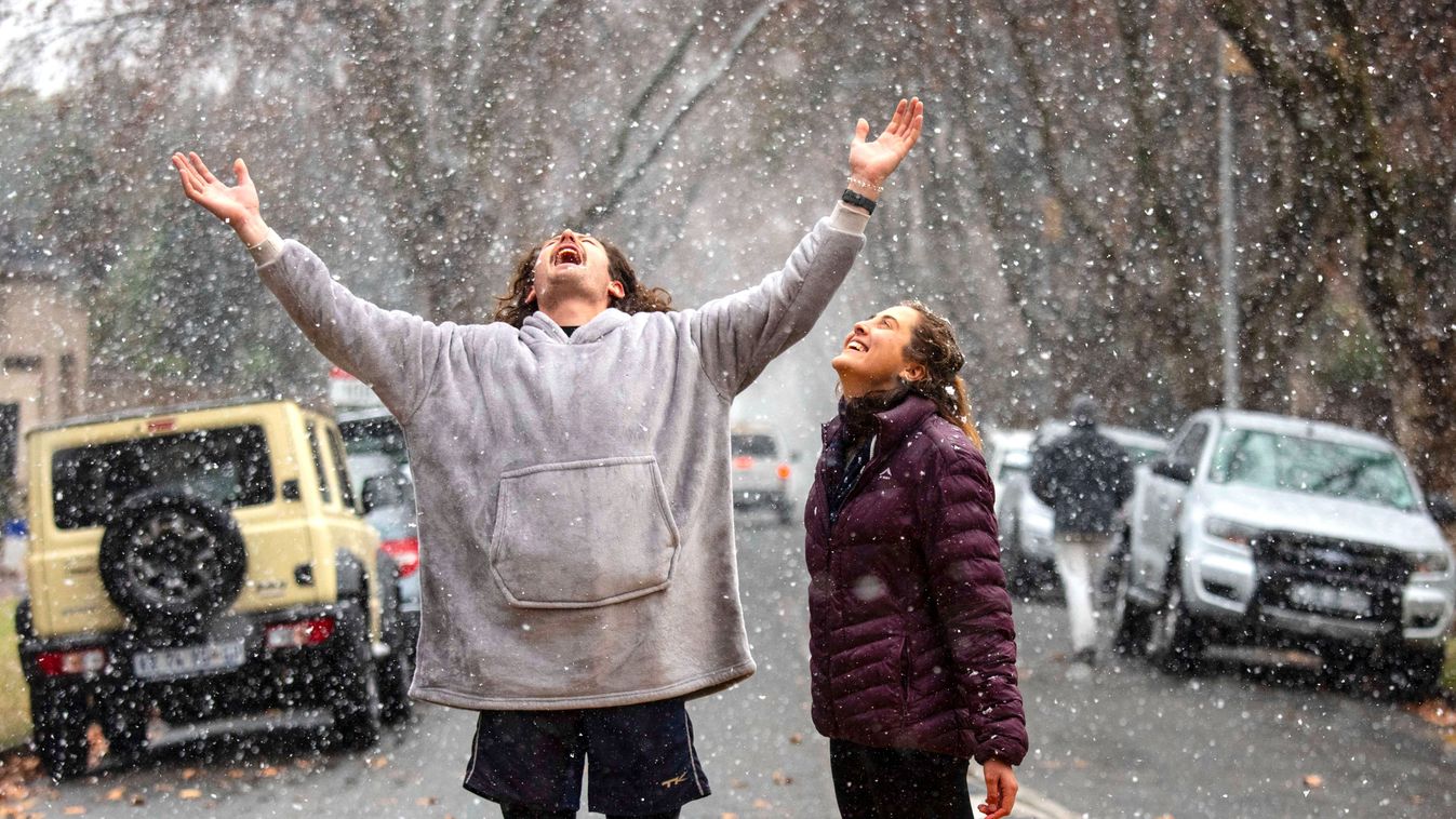 People enjoy rare snowfall in Johannesburg