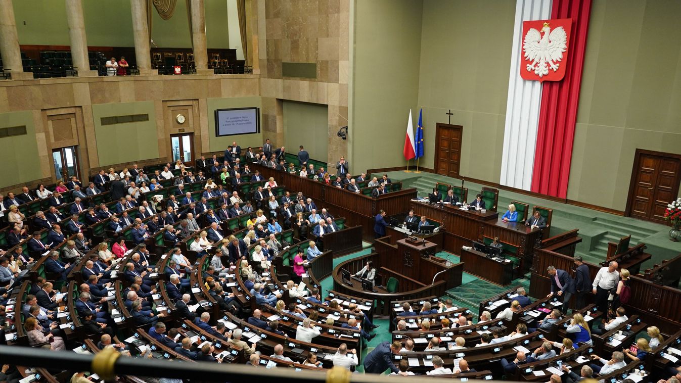 A lengyel parlament alsóháza, a Szejm napirendre vett ügyek szavazása során, 2023.08.17-én. (Fotó: Sejm RP / Twitter)