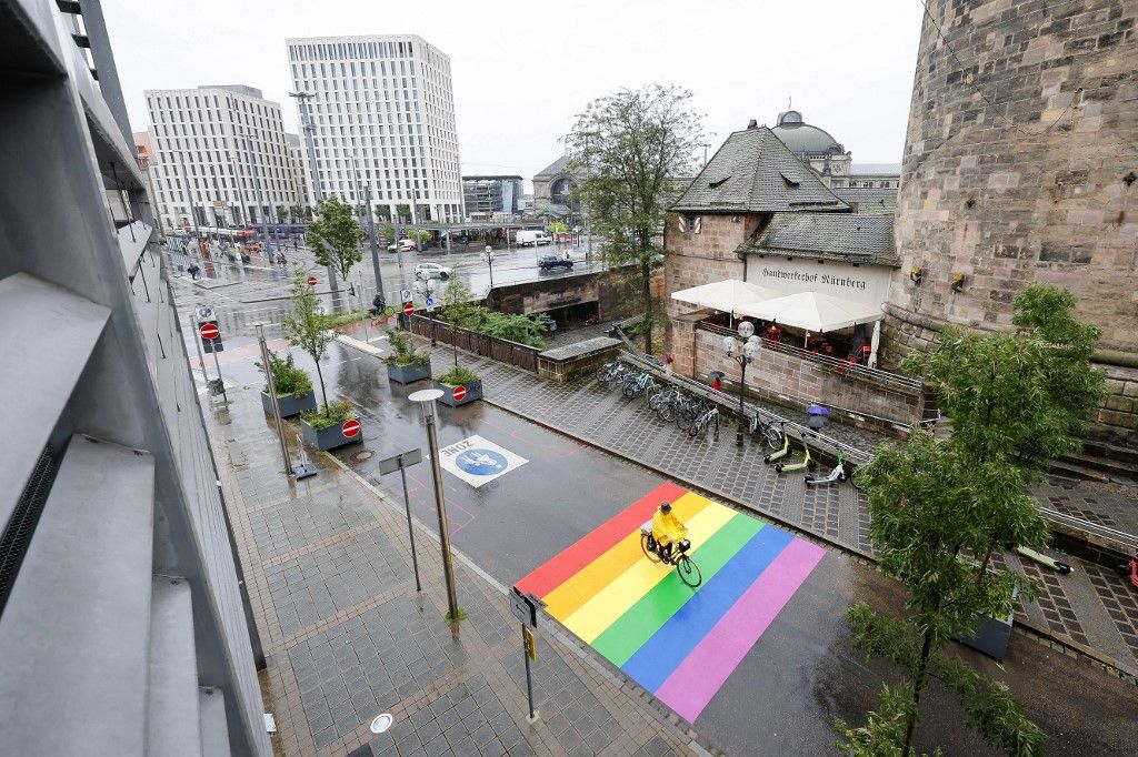 Presentation of new rainbow crosswalk in Nuremberg