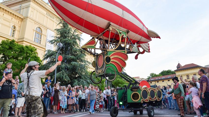 A kuflik és a világ legkisebb cirkusza Szegeden
