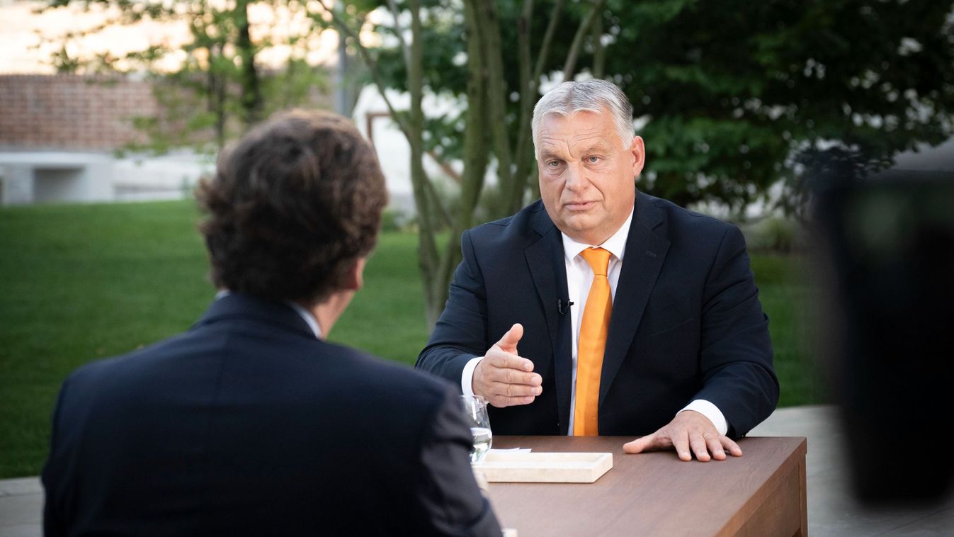 Nincs megállás: már százmilliónál is többen látták Tucker Carlson Orbán-interjúját