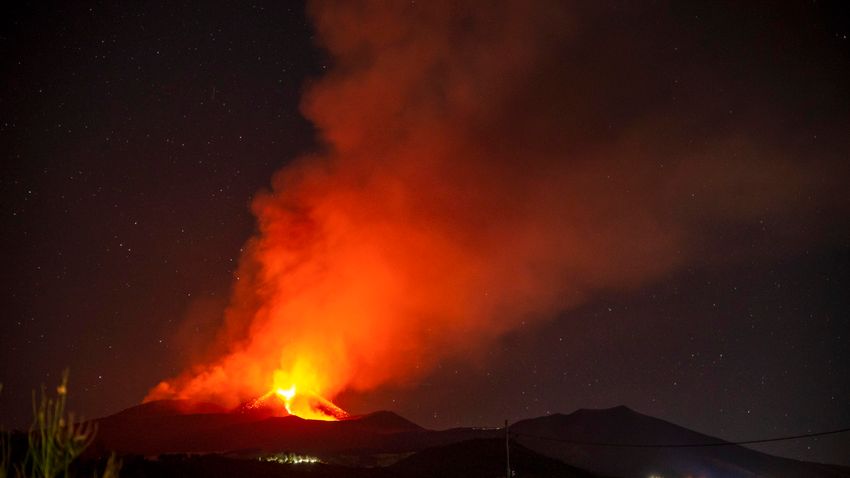 Káosz Szicíliában, kitört az Etna