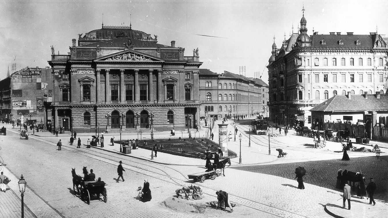 Az 1965. április 23-án felrobbantott régi Nemzeti Színház 1900-ban, Klösz György felvétele