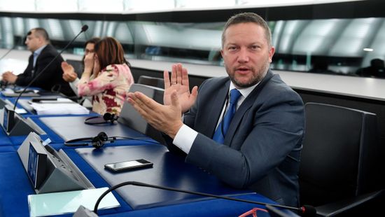 Ujhelyi István habzó szájjal esett neki Schiffernek