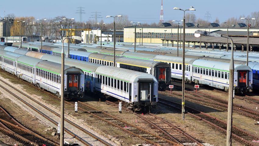 Halálra gázolt a vasúti átjáróban egy biciklist a vonat Vecsésnél