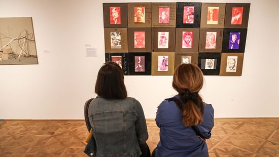 Ösztöndíjas ifjú alkotók kiállításával nyílt meg az YBL6 kiállítótér + videó