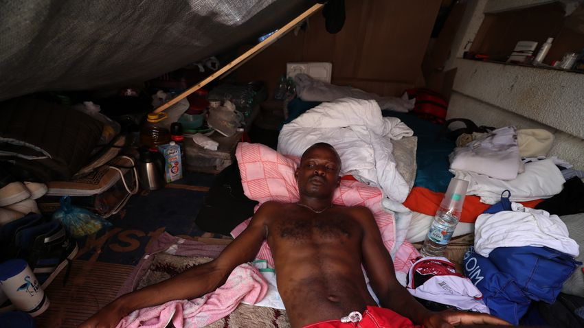 Több mint hatvan migránst találtak a cseh rendőrök egy magyar rendszámú teherkocsiban