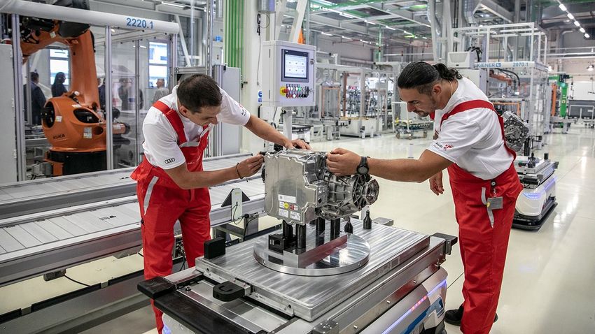 Ismét egy asztalhoz ültek a szakszervezetek és a munkaadók