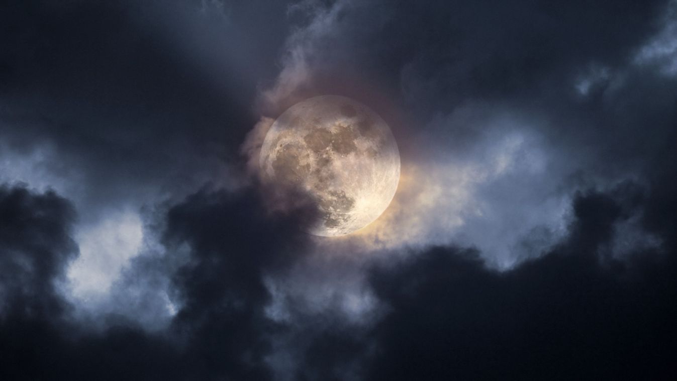 Illustration,Of,An,Interesting,Full,Moon,In,A,Cloudy,Night