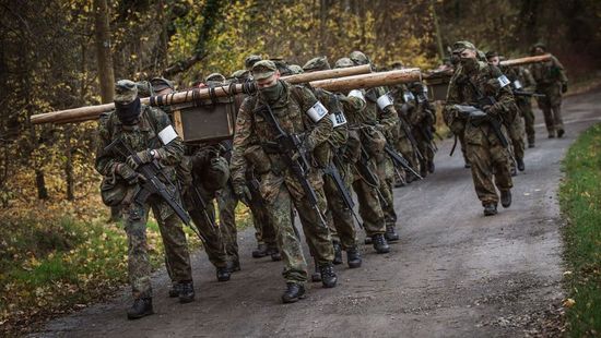 Több százezer eurót költenek a meleg német katonák kártérítésére