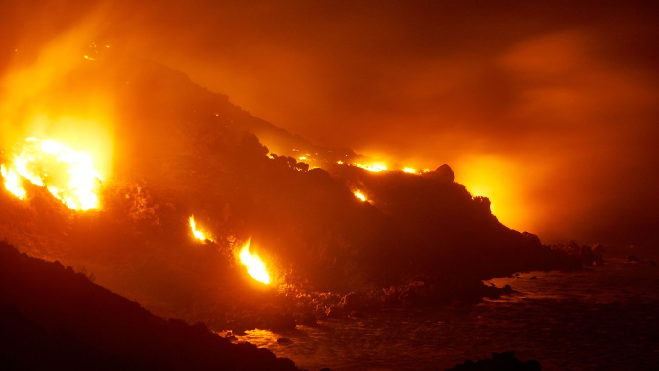 Wildfire Inferno On Crete Reaches The Sea