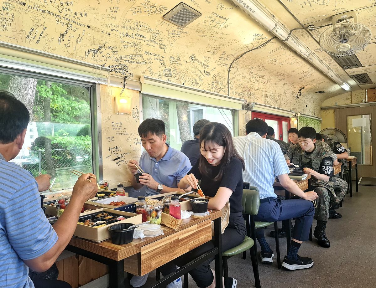demilitarizált
A DMZ vagonéttermében katonák és turisták együtt ebédelhetnek Fotók: A szerző felvételei