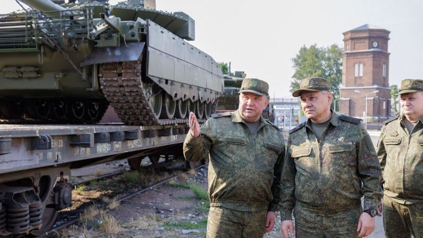 Páncélvonattal aknamentesítenek az oroszok + videó