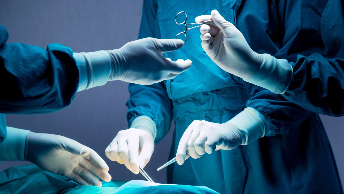 Doctor,And,Nurse,Medical,Team,Are,Performing,Surgical,Operation,At