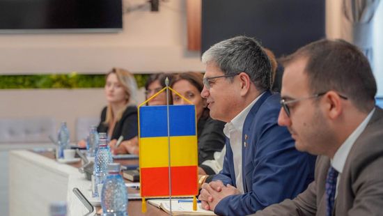 Románia: kutakodás az asztalfiókban
