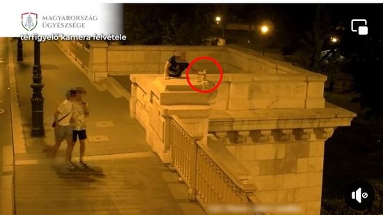 Bíróság elé állítják a Margit hídi kőkereszteket letörő garázdákat + videó