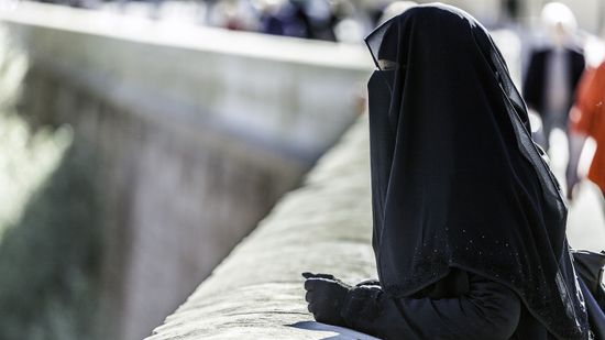 Switzerland takes stand, bans burka and niqab in public