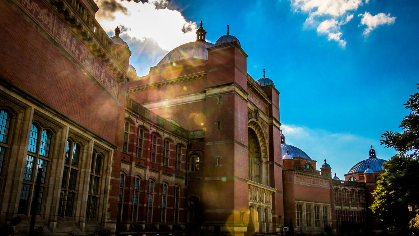 A Birminghami Egyetem Aston Webb épülete. (Forrás: Mr Singh / Twitter)