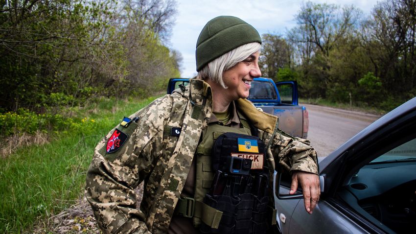 Magyarázkodik az ukrán hadsereg amerikai transznemű szóvivője + videó