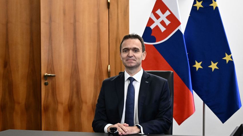 A magyar származású szlovák kormányfő is leadta a voksát – ám ez elsőre nem sikerült neki