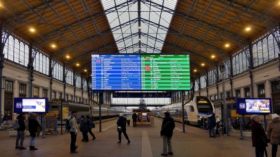 Feszültségkimaradás miatt leállt a vasúti forgalom a Nyugati pályaudvaron