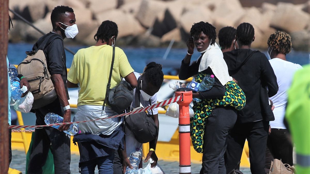 Így rabolnak ki migránsok egy turistát Barcelonában + videó