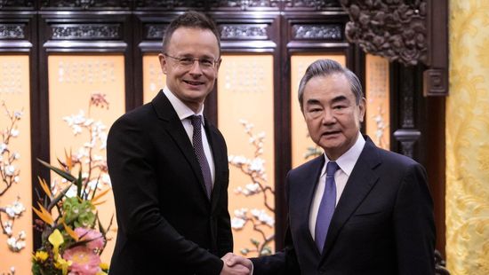 Budapest és Peking egyetért: a béke feltételei napról napra romlanak