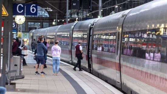 Szélsőbaloldaliak okoztak óriási vasúti káoszt Németországban