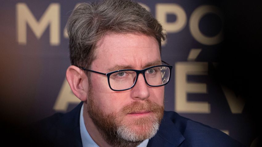 Egyre nő a felháborodás az amerikai vízum ügy körül