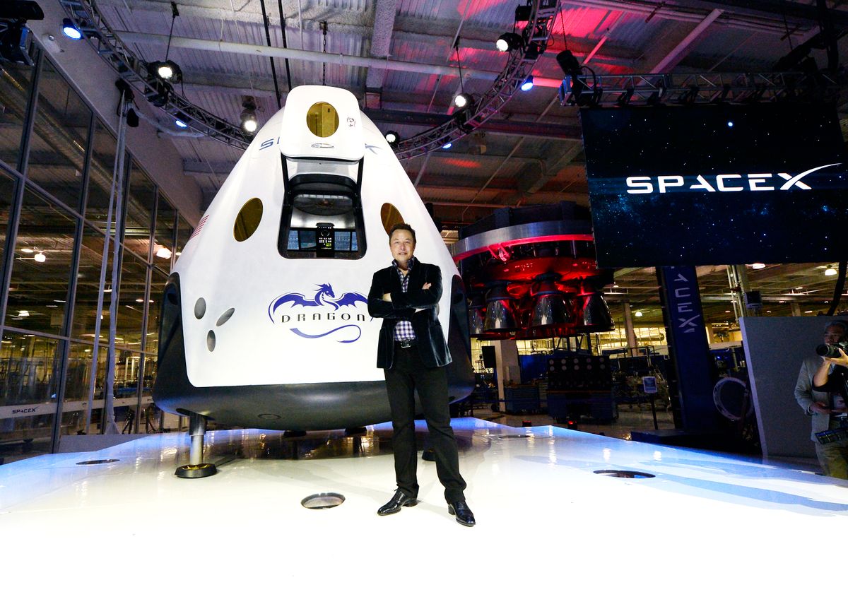 SpaceX CEO Elon Musk Unveils Company's New Manned Spacecraft, The Dragon V2
Lugas