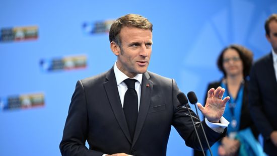 Emmanuel Macron: Túszul ejtették a diplomatáinkat Nigerben