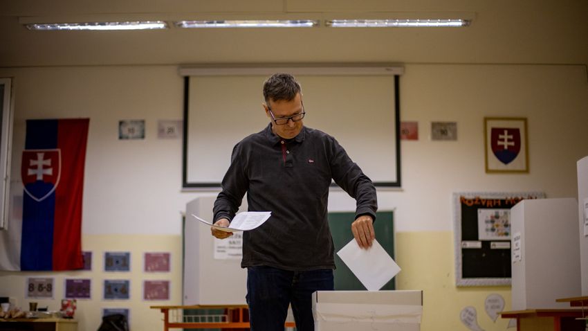 Exit poll: Hét párt érte el a parlamenti küszöböt Szlovákiában