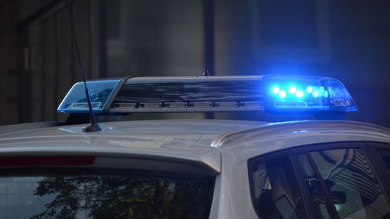 Bevásárlóközpont tetejéről akart leugrani egy fiatal, a rendőrök mentették meg az életét