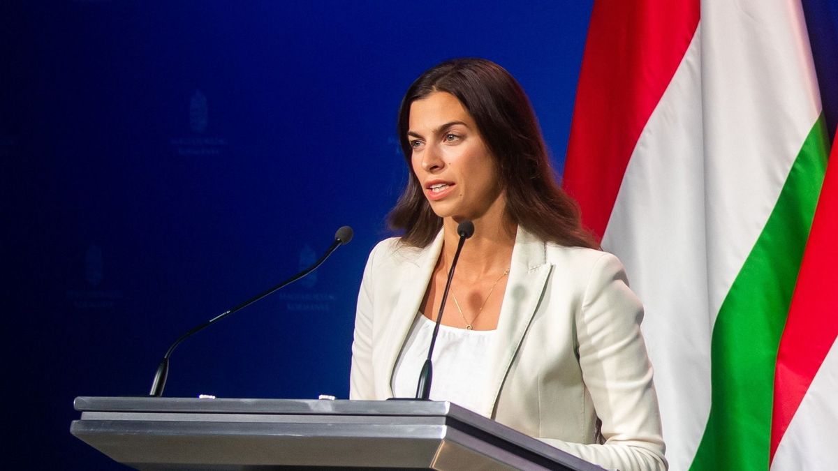 Elárulta a kormányszóvivő, hogy mennyi pénzt fognak keresni a tanárok a parlamenti ciklus végére + videó
