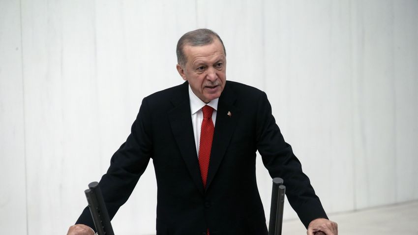 Váratlanul megbetegedett a török elnök, kihagyja az európai közösség találkozóját Váratlanul megbetegedett a török elnök, kihagyja az európai közösség találkozóját