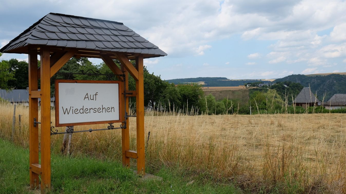 Loreley,,Germany,,July,2014,,A,Signboard,Informs,The,Exit,Of
