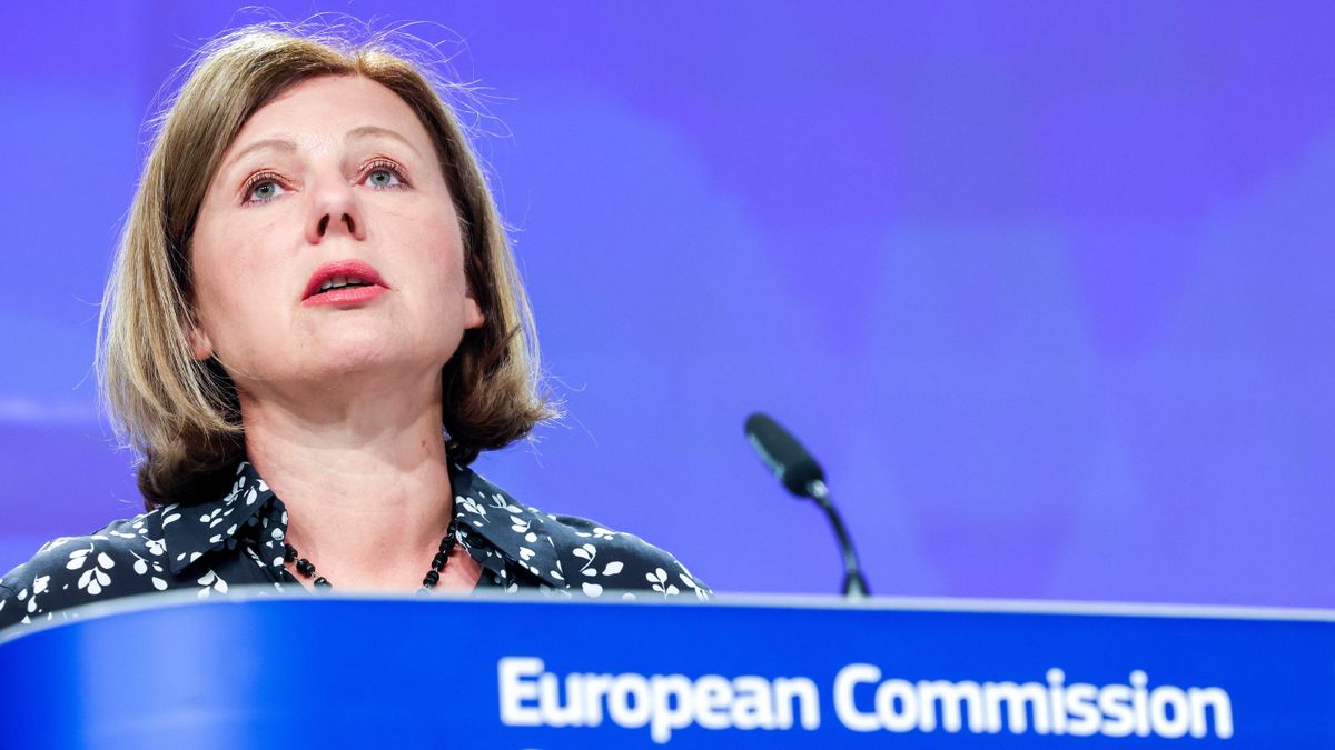 Jourová bevallotta: elbukott Orbán Viktorral szemben