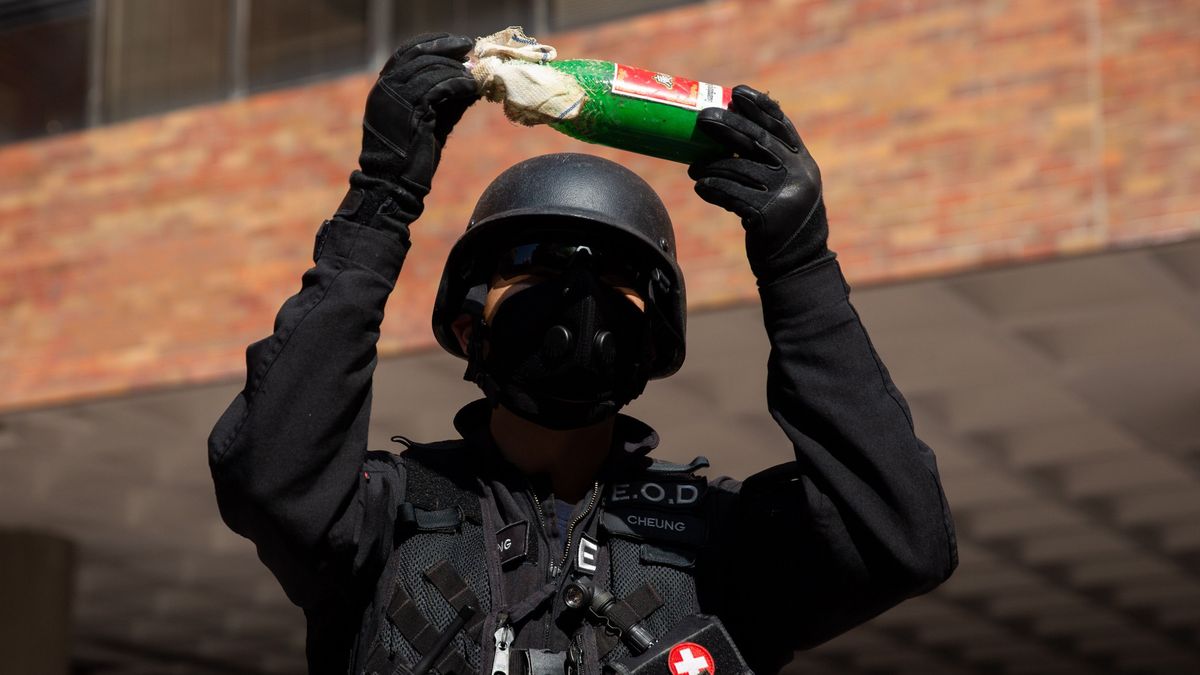 Molotov-koktélt dobtak a litvániai orosz nagykövetségre két egymást követő éjszaka