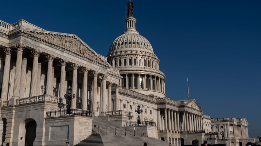 Késsel hadonászó férfit fogtak el a Capitoliumnál Késsel hadonászó férfit fogtak el a Capitoliumnál