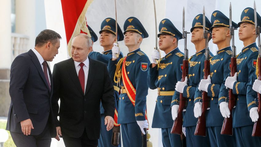 Kirgizisztánba érkezett Vlagyimir Putyin Kirgizisztánba érkezett Vlagyimir Putyin